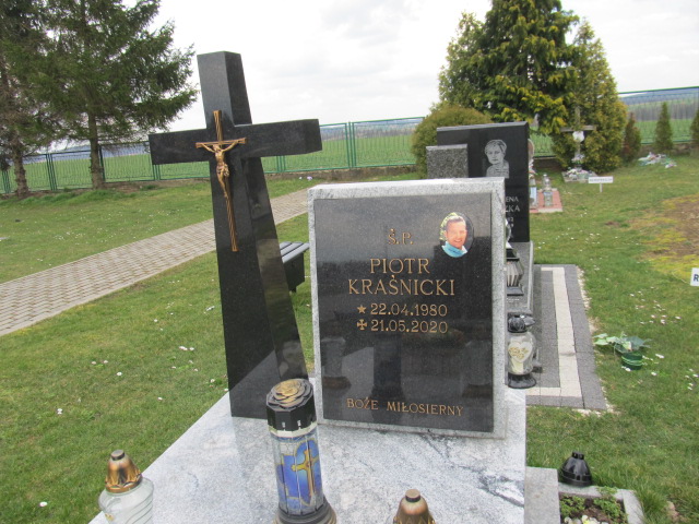 Piotr Kraśnicki 1980 Męcinka - Grobonet - Wyszukiwarka osób pochowanych